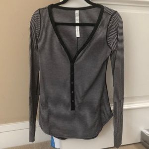 Lululemon long sleeve size 6